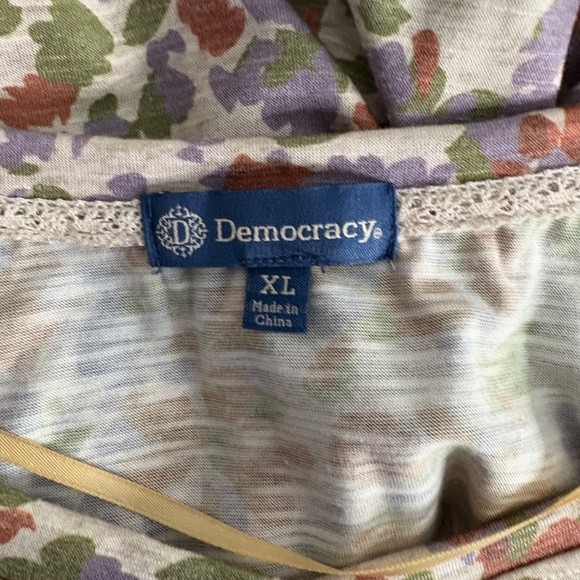 Democracy Long Sleeve Floral Blouse - Picture 7 of 11